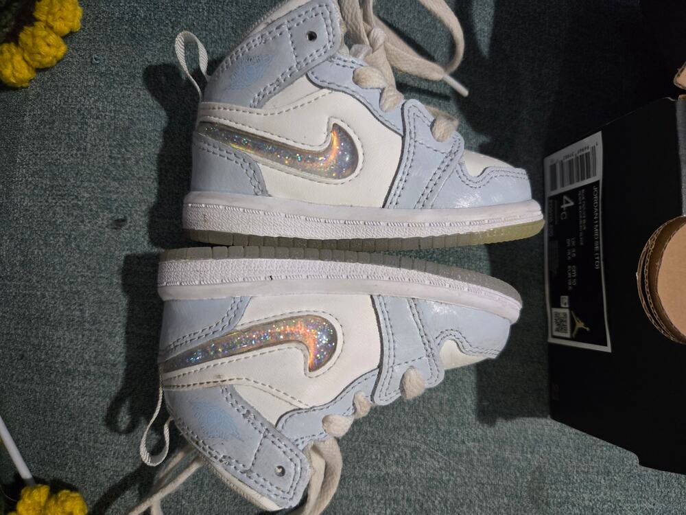Jordan 1 Mid SE High Top Sneakers, Blue Tint Ice Blue FQ9116-400 US, Size 5C